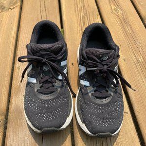 USED:  New balance athletic shoes-Black